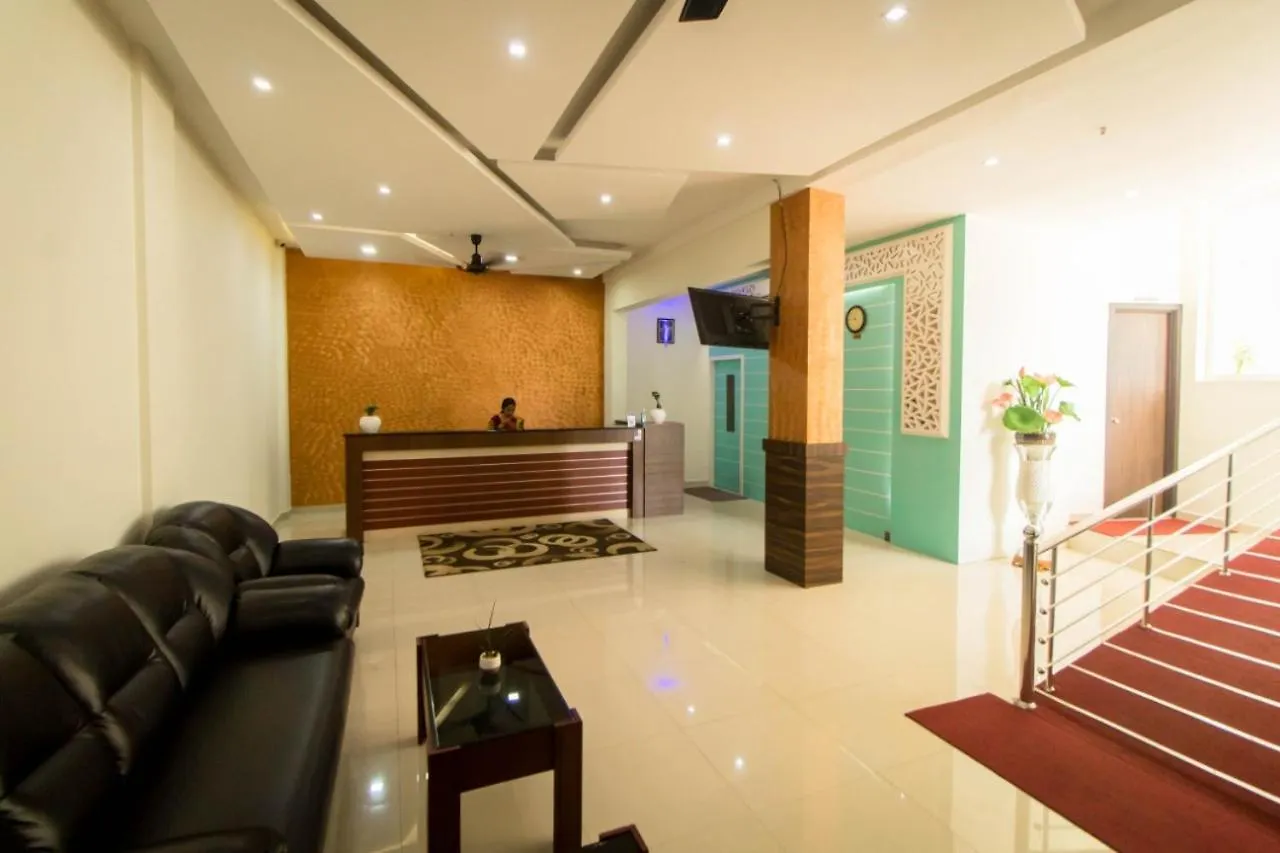 فندق Miracle Residency Kizhake Chālakudi الهند